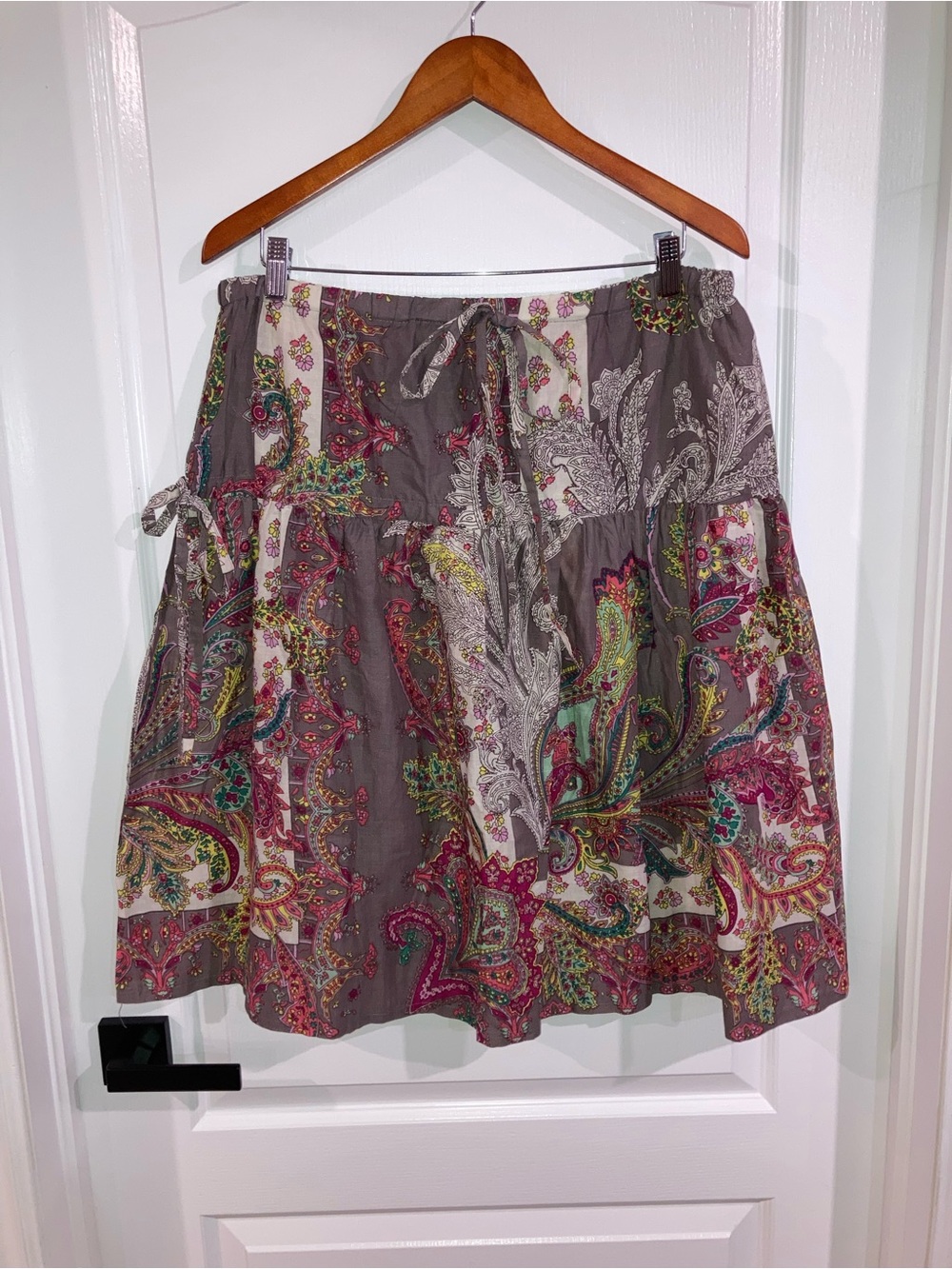 Jeune Jeunesse Taupe & Pink Paisley Skirt / Top - size XL